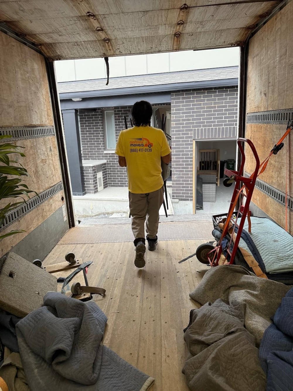 ojohnny-movers-house-moving-interior