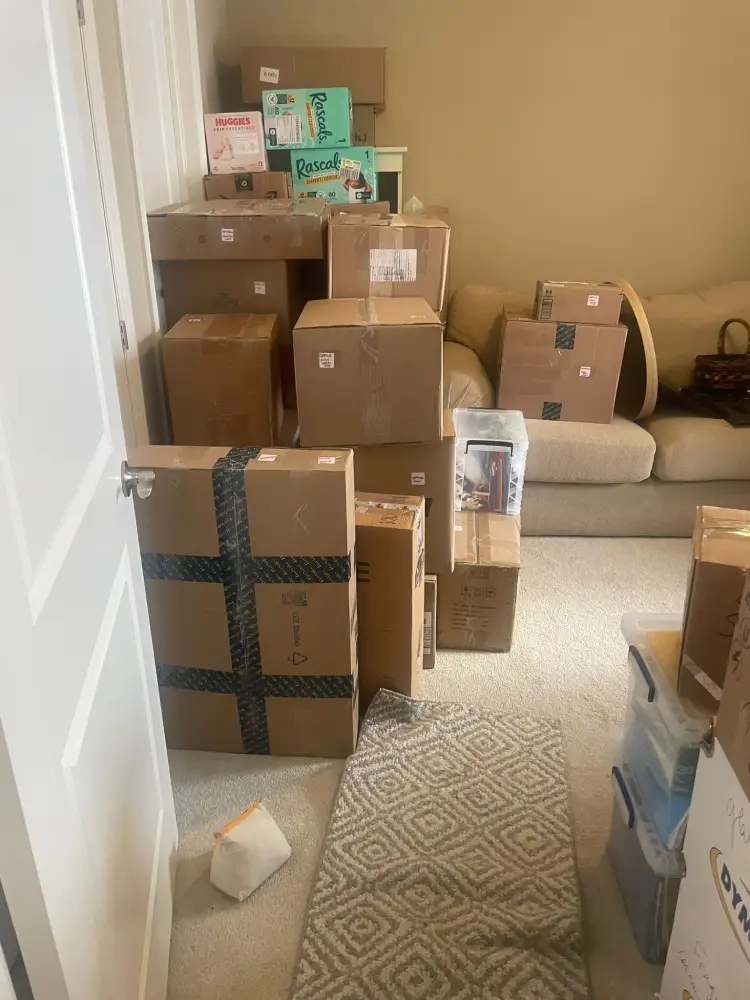 Mover answering customer questions during a moving consultation